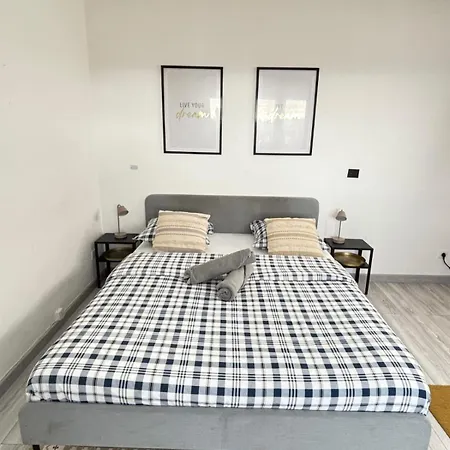 Soh Rent Cozy Wifi Terrasse St Aloise Casa de Férias *