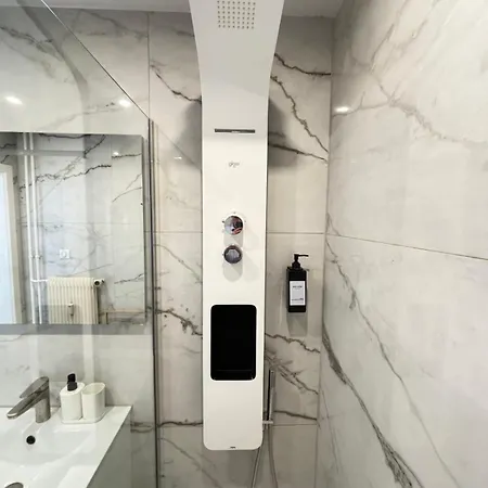 Soh Rent Cozy Wifi Terrasse St Aloise Сasa de vacaciones